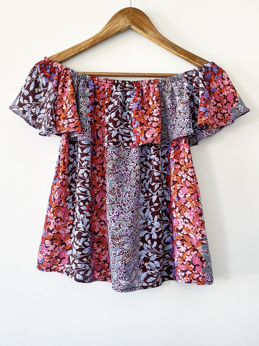 Anthropologie Maeve Off-Shoulder Floral Ruffle Blouse Pink Purple Size XS EUC
